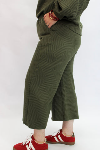 Studio Quilted Texture Capri - Trudy's Trendy Boutique