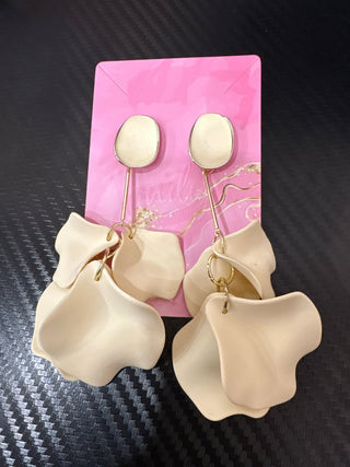 Flower Drop Earrings - Trudy's Trendy Boutique