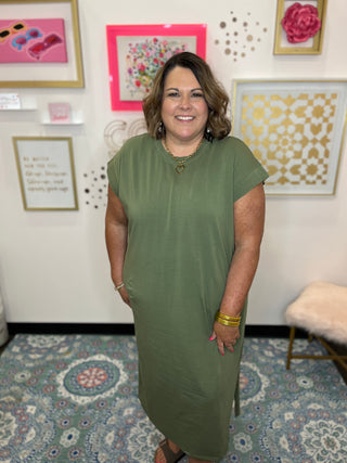 Simply Sleek Midi Dress/Curvy