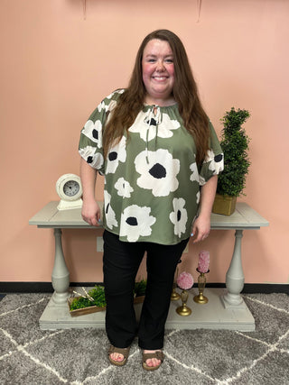 Magical Bouquet Top/Curvy - Trudy's Trendy Boutique