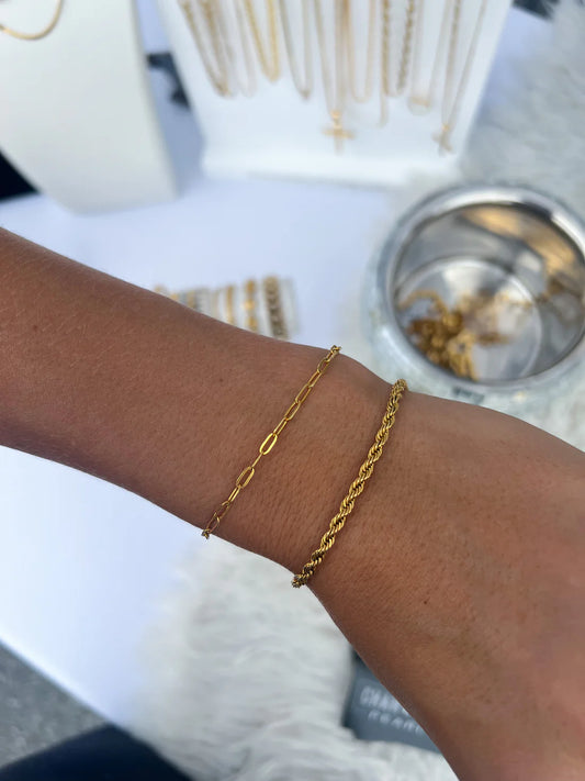 ChanSutt Dainty Paperclip Bracelet