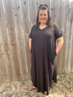Curvy V-Neck Black Maxi Dress with Pockets