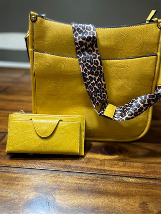 Crossbody with Cheetah Strap - Trudy's Trendy Boutique